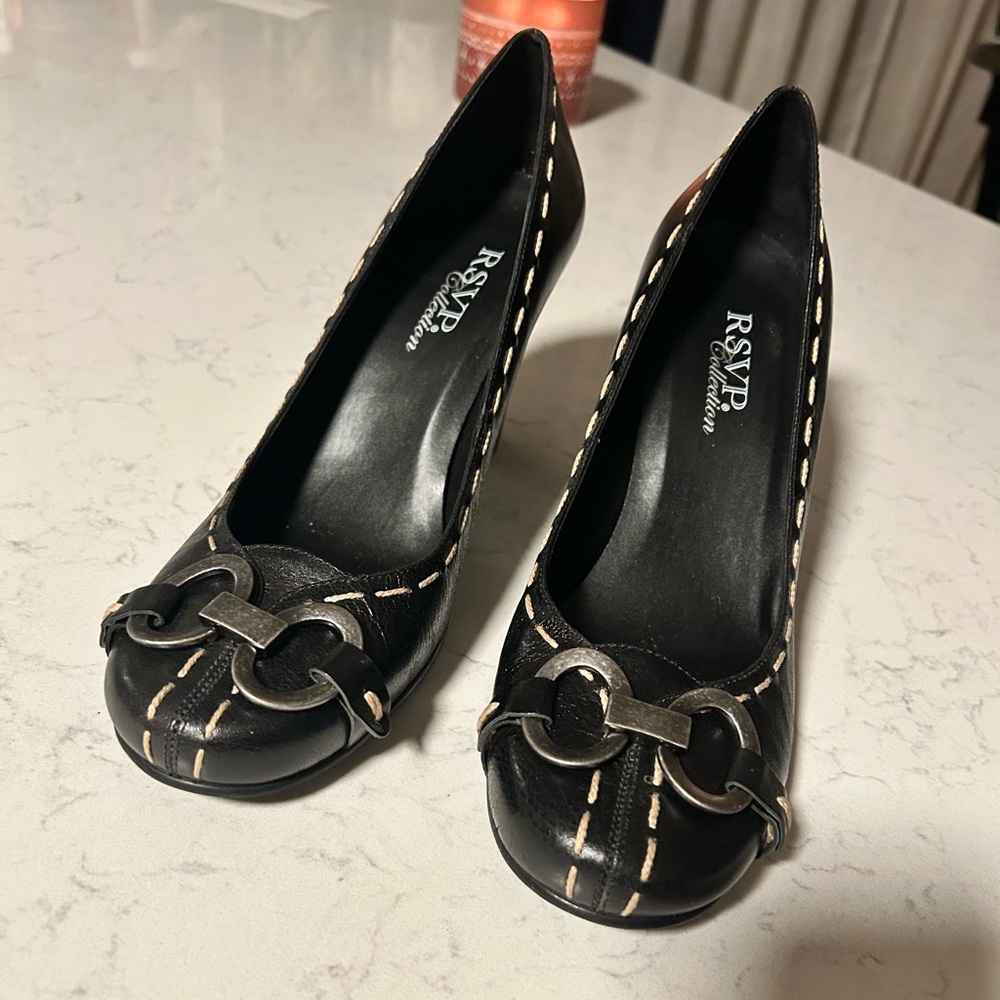RSVP Collection Contrast Stitch Buckle hardware black leather pumps 8.5 classic - Picture 2 of 13